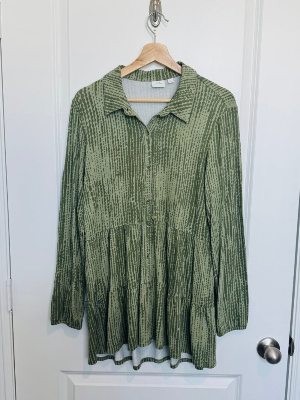New Directions Green Print Button Front Tiered Top Size L